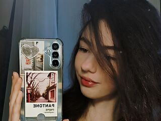 mastubating web cam girl MitziBreech