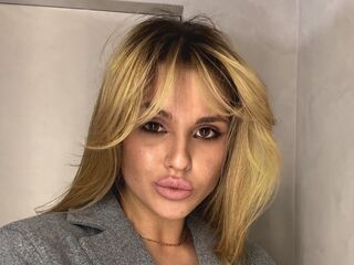 hot cam girl fingering shaved pussy NayaMorel