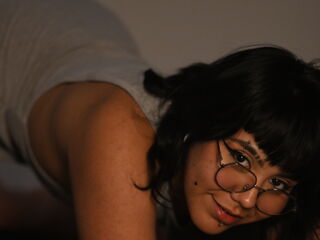 camwhore shaved pussy NoemieBlanche