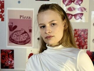 hot cam hooker RaeannCeronsky