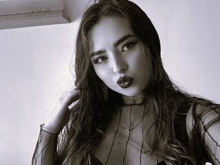 girl showing tits SamSuarez