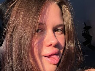 camgirl masturbating with vibrator SarahMonon