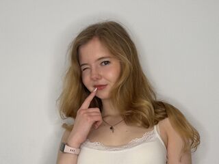 naked girl with webcam masturbating with vibrator SheridanHourani
