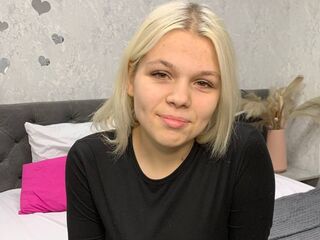 cam girl playing with vibrator SweetLilly