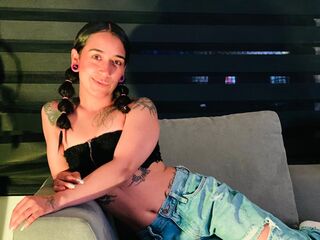 adult live cam YeinlynLennox